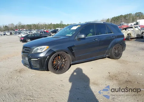 2012 Mercedes-Benz Ml 63 Amg 4Matic z USA, uszkodzony, nr VIN 4JGDA7EB0CA033186